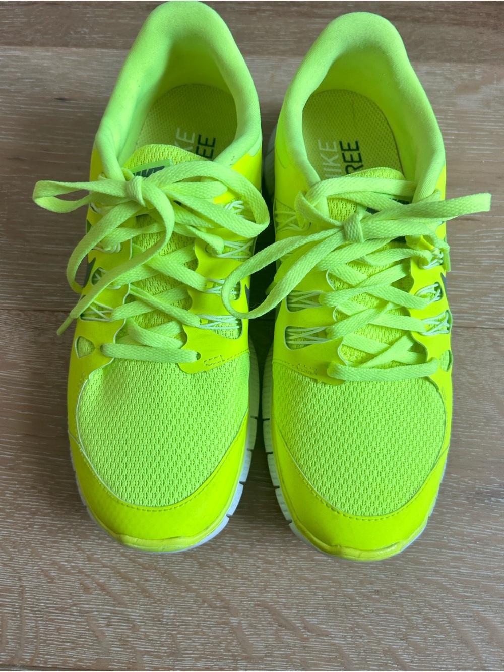 Nike free run 5.0 size 9 fits like an 8